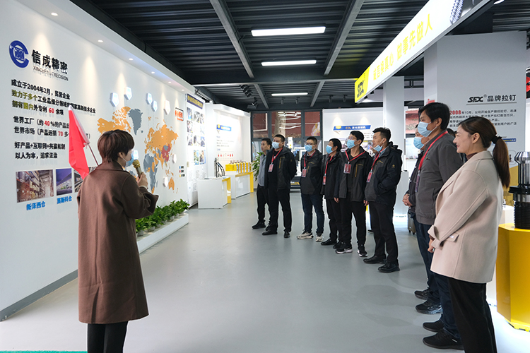 1634786249953385.jpg 【整理】泗水機(jī)床附件行業(yè)協(xié)會(huì)來(lái)訪照片L1020褚少青 (10).jpg